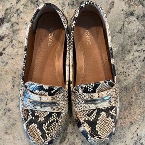 Vionic snakeskin loafers size 7